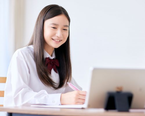 日本留學：比較使用中介的利弊